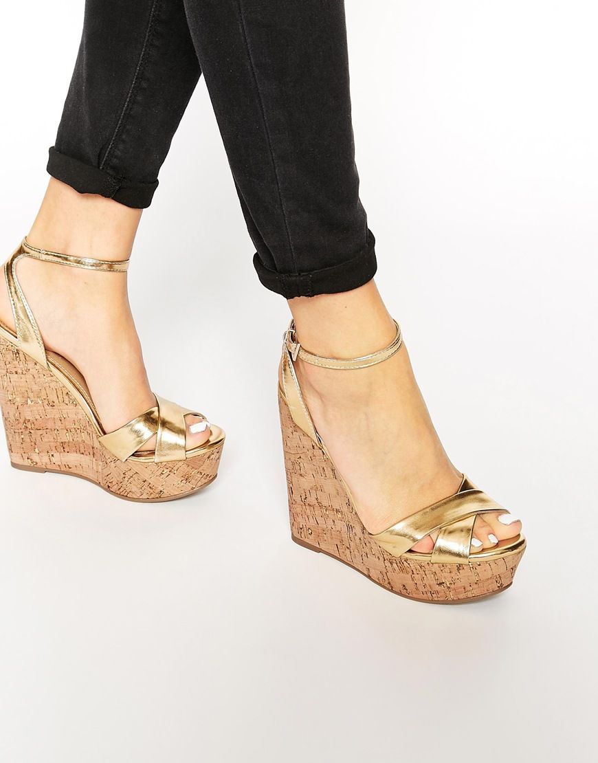 chaussure doré compensé