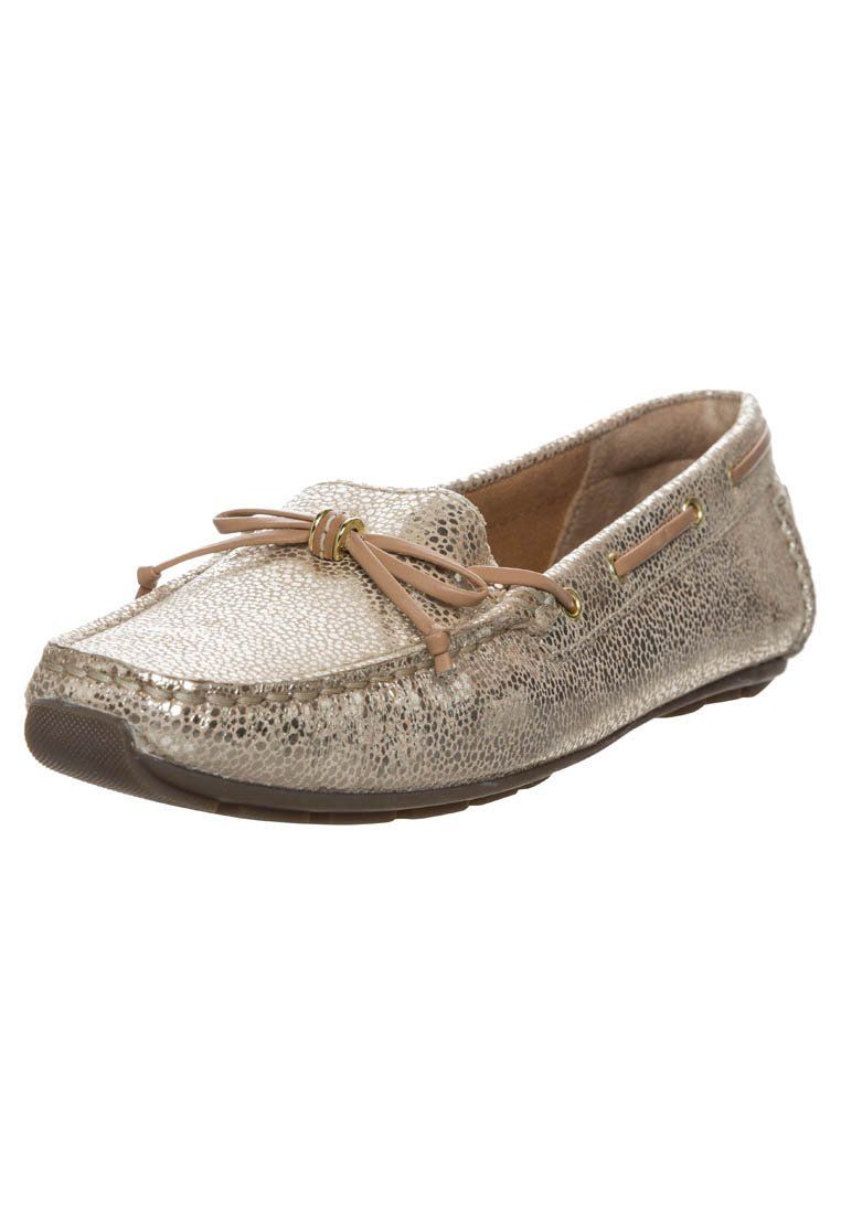 mocassins clarks